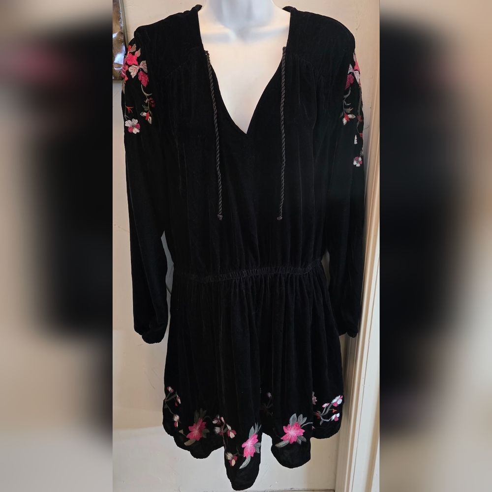 a.n.a Black Long Sleeve Dress with Embriodered Floral Accents L - Picture 2 of 6
